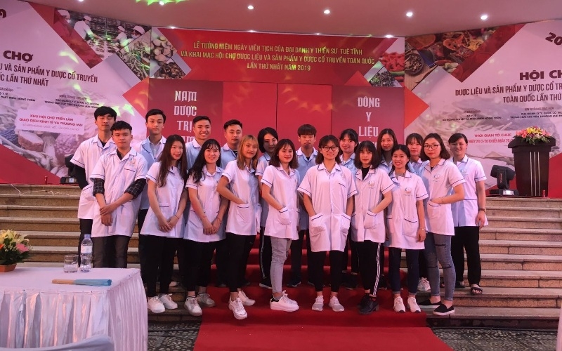 Trường Cao đẳng Công nghệ Y - Dược Việt Nam dự lễ tưởng niệm ngày viên tịch đại danh y thiền sư Tuệ Tĩnh